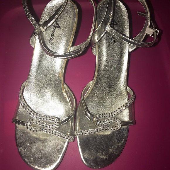 Silver heels - Picture 2 of 5